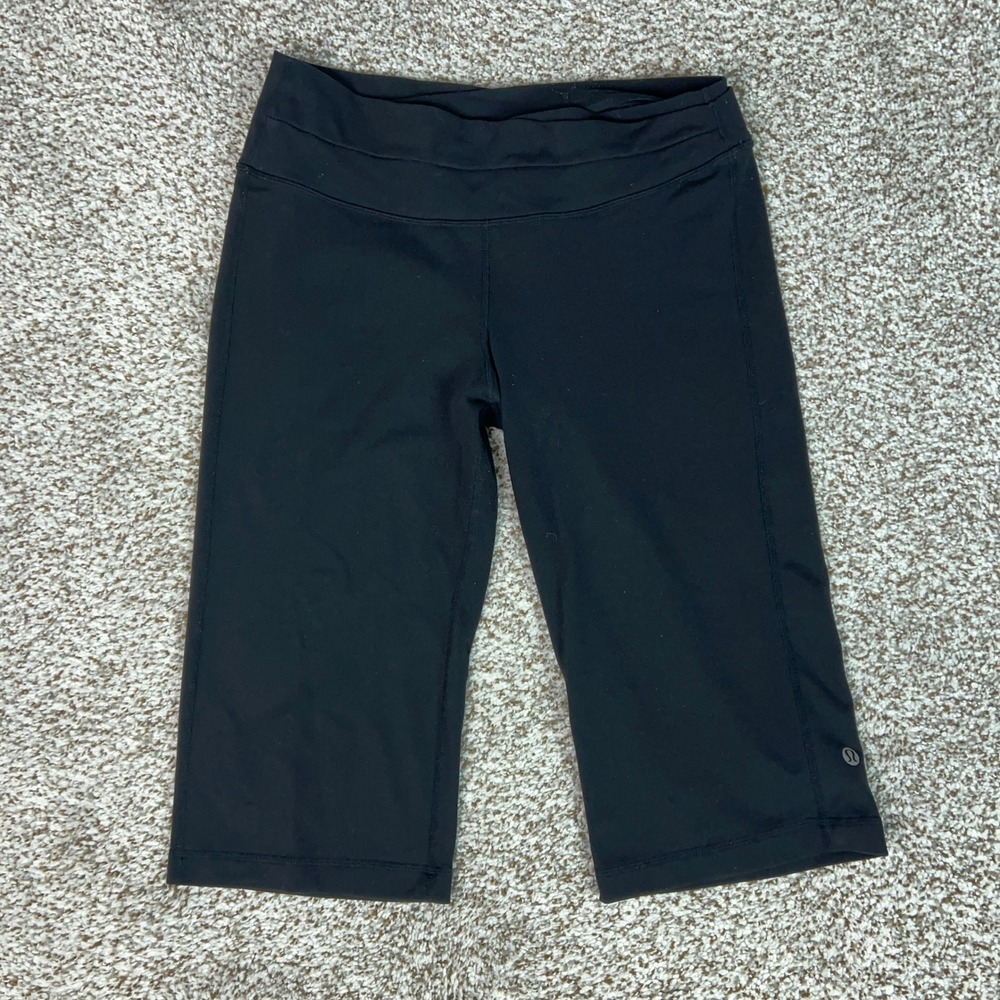 Lululemon Pants Women 8 Black Yoga Capri Athleisure Crop Workout Gym Sports Logo